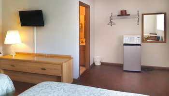 Alpine Motel, two queen beds room thumbnail photo, room no 6, flat TV, fridge, microwave